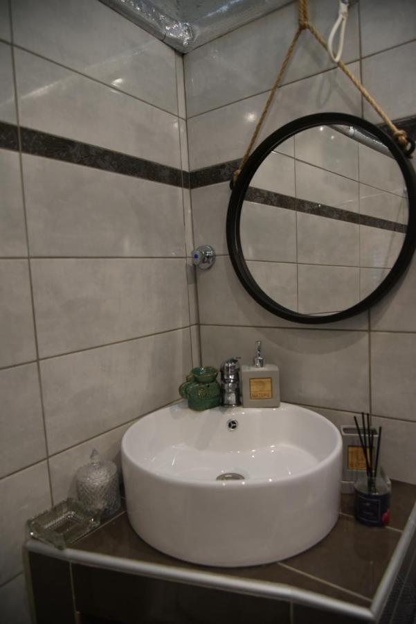 Blue Lotus Apartment Kavála ภายนอก รูปภาพ